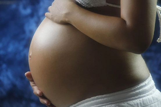 供卵宝宝吐奶渣的原因及应对策略 供卵宝宝吐奶渣的原因及应对策略